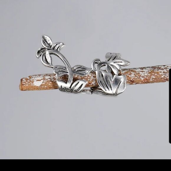 SILVER Floral Ear Cuff no piercing earring - Picture 3 of 4